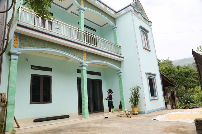  Thay đổi nếp nghĩ, cách làm, mạnh dạn chuyển đổi cơ cấu cây trồng, đồng bào Pa Dí ở thôn Bản Sinh đã có cuộc sống ấm no. 