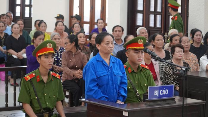  Rất đông bị hại có mặt tại phiên tòa 