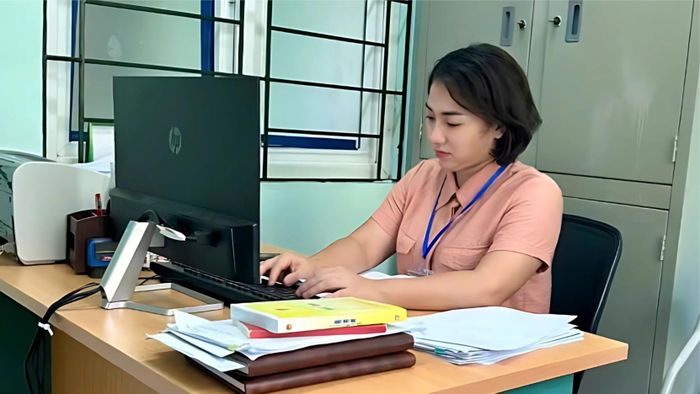  Chị Lê Thị Thanh Thảo, cán bộ Sở Tài chính tỉnh tăng cường tại xã Trịnh Tường. 