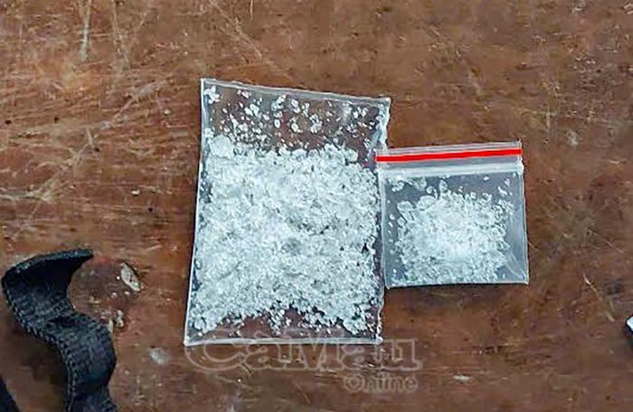 Trong quá trình đấu tranh với tội phạm, lực lượng biên phòng đã thu giữ nhiều tang vật gồm ma túy tổng hợp, phương tiện vận chuyển, thiết bị liên lạc và các vật dụng hỗ trợ khác.