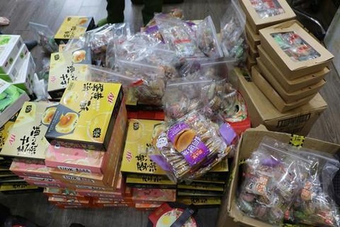 Tất cả bánh trung thu không rõ nguồn gốc, trên bao bì in chữ nước ngoài