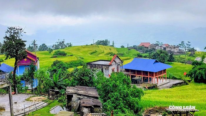 Cùng với những cung đường đèo quanh co, homestay mộc mạc giữa ruộng bậc thang, Hoàng Su Phì trở thành điểm đến lý tưởng của du khách trong và quốc tế.