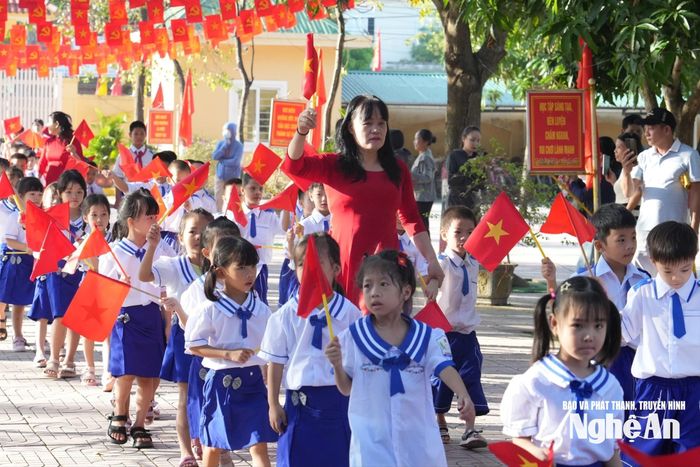 Việc ban hành Nghị quyết 71 đúng vào thời điểm năm học mới 2025 – 2026 bắt đầu đem đến một niềm vui mới cho đội ngũ giáo viên. Ảnh: Mỹ Hà