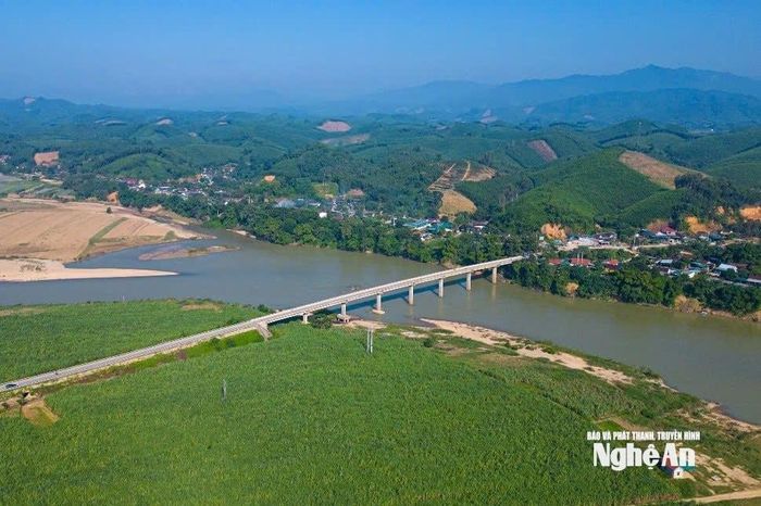 Hạ tầng giao thông sẽ mở lối để kinh tế phát triển. Ảnh: CSCC