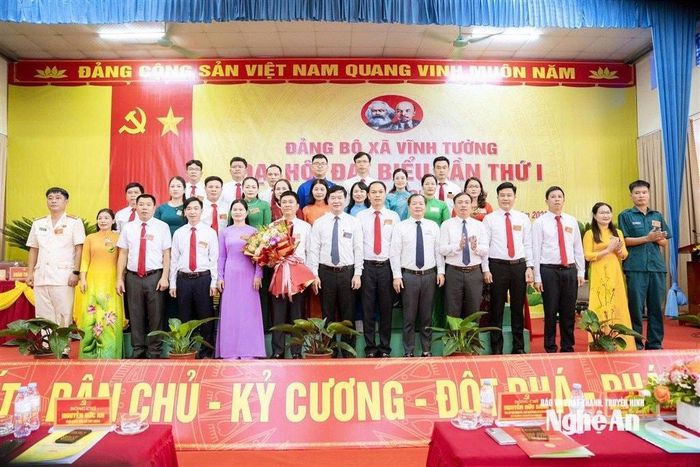 Ban chấp hành Đảng ủy xã Vĩnh Tường nhiệm kỳ 2025-2030. Ảnh: CSCC