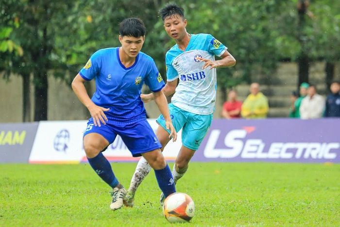 An Giang (xanh) thua tiếc nuối SHB Đà Nẵng. Ảnh: AH