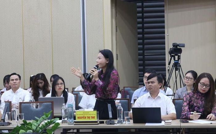 Bà Nguyễn Thị Thơ, Phó Chủ tịch Thường trực Hiệp hội Công chứng Việt Nam chia sẻ tại Hội thảo. Ảnh: VGP/DA