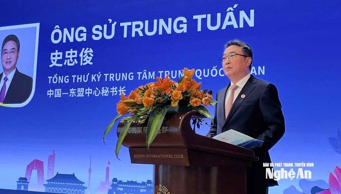 Ông Sử Trung Tuấn - Tổng Thư ký Trung tâm Trung Quốc – ASEAN phát biểu tại Diễn đàn. Ảnh: Phan Tú