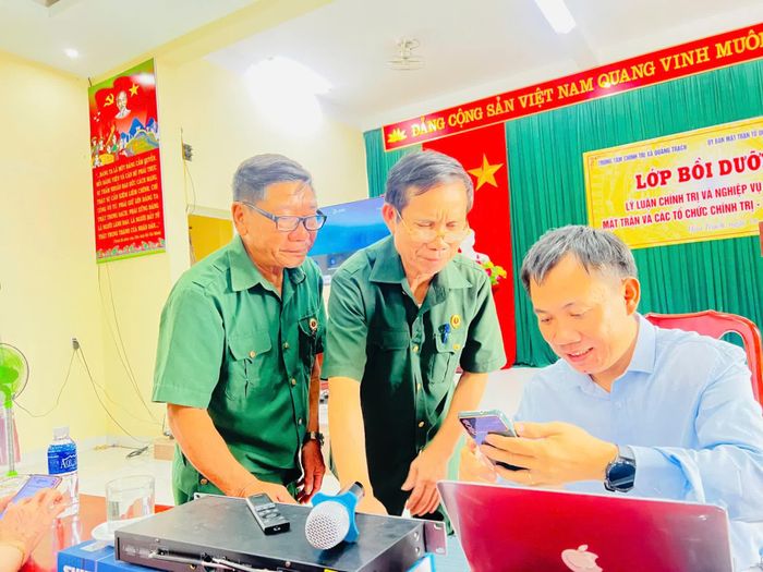 Ủy ban MTTQVN tỉnh tổ chức các lớp ứng dụng công nghệ thông tin và trí tuệ nhân tạo cho cán bộ Mặt trận các cấp- Ảnh: M.N