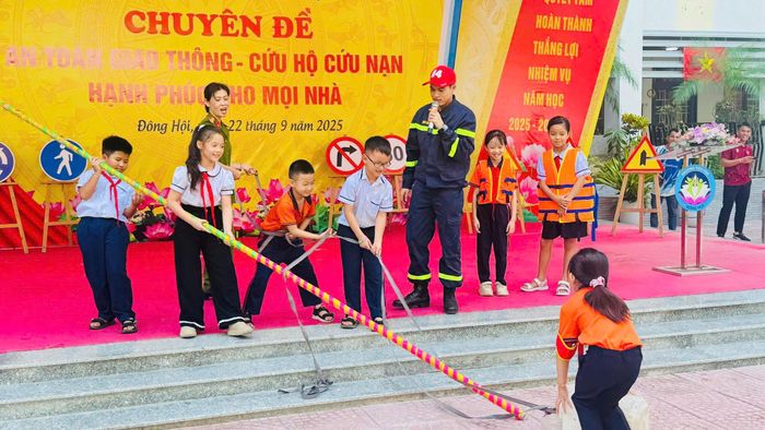 Công tác tuyên truyền phòng tránh tai nạn đuối nước thường xuyên được lực lượng Cảnh sát phòng cháy, chữa cháy và cứu nạn, cứu hộ triển khai