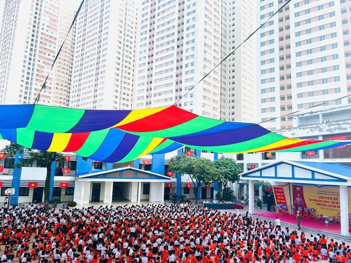 Bà Lê Thị Hạnh - Hiệu trưởng Trường Tiểu học Đông Hội cho biết: “Buổi tuyên truyền, trải nghiệm đã trang bị những kiến thức cần thiết liên quan đến công tác phòng cháy chữa cháy và cứu nạn cứu hộ cho giáo viên và các đội viên, thiếu niên nhi đồng trong toàn liên đội ra góp phần xây dựng môi trường giáo dục lành mạnh, an toàn trong nhà trường”.