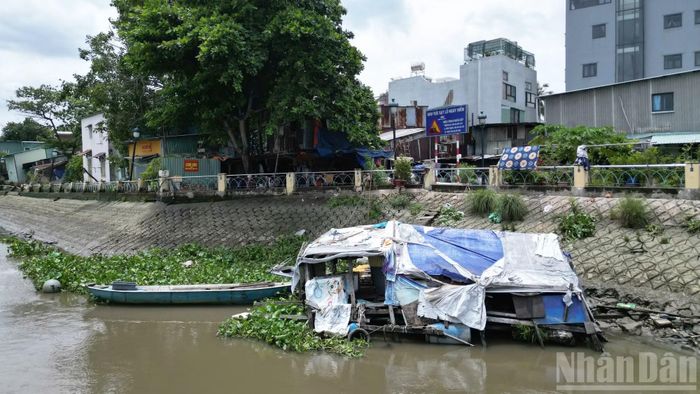 Tuy nhiên, đến giữa năm 2025, dự án vẫn chưa khởi công. Người dân địa phương cho biết đã nhiều lần tiếp xúc với đoàn khảo sát, nhiều cơ quan báo chí cũng từng ghi nhận tình trạng thực tế, nhưng mọi việc đến nay vẫn chưa có chuyển biến cụ thể.