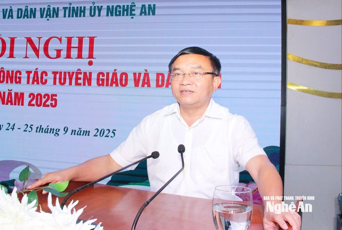 Đồng chí Ngọc Kim Nam - Ủy viên Ban Thường vụ Tỉnh ủy, Trưởng ban Tuyên giáo và Dân vận Tỉnh ủy phát biểu khai mạc hội nghị. Ảnh: Mai Hoa