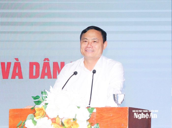 Đồng chí Phạm Ngọc Cảnh - Phó trưởng ban Tuyên giáo và Dân vận Tỉnh ủy trực tiếp truyền đạt chuyên đề tại cuộc tập huấn. Ảnh: Mai Hoa