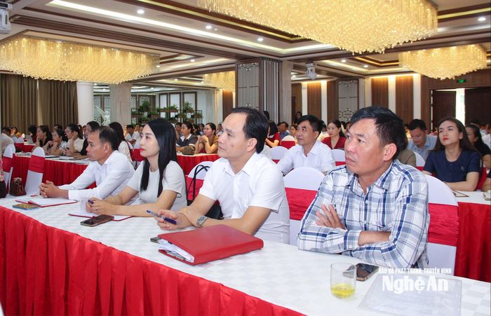Cán bộ làm công tác tuyên giáo và dân vận ở cơ sở tham gia hội nghị. Ảnh: Mai Hoa