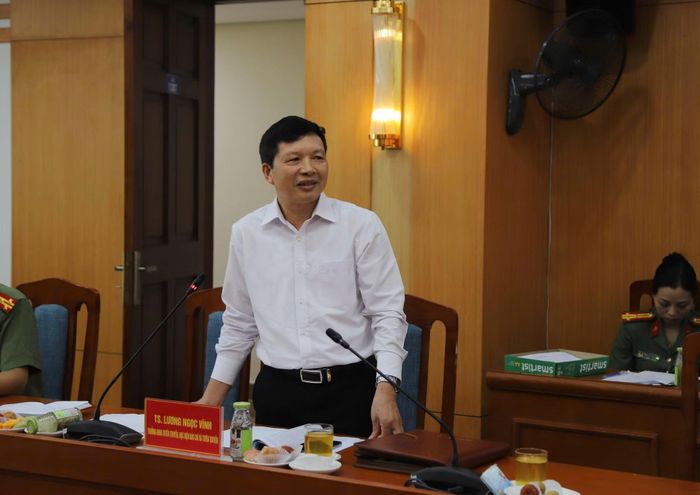 TS Lương Ngọc Vĩnh: Chủ động đấu tranh từ gốc và phân loại đối tượng thay vì chạy theo xử lý từng vụ việc (Ảnh Trần Hồng/Tạp chí CAND).