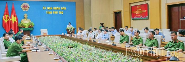Các đại biểu tham dự hội nghị tại điểm cầu UBND tỉnh.