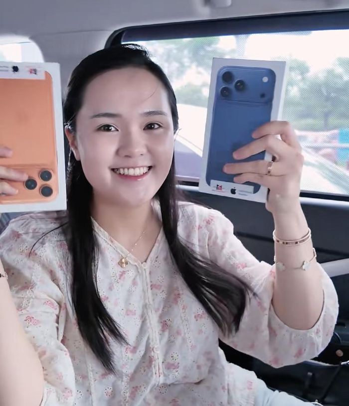  Quỳnh Anh được Duy Mạnh tặng iPhone 17 Pro Max. 