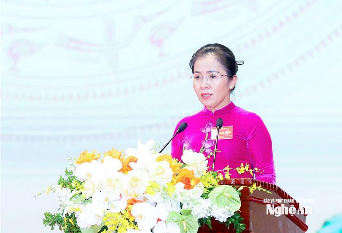 Đồng chí Võ Thị Minh Sinh - Phó Bí thư Tỉnh ủy, Chủ tịch Ủy ban MTTQ Việt Nam tỉnh, Trưởng Đoàn Đại biểu Quốc hội tỉnh phát biểu hưởng ứng phong trào thi đua yêu nước giai đoạn 2025 - 2030. Ảnh: Thành Duy