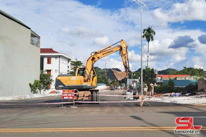 Tuyến giao thông số 4 khu vực Quảng trường Tây Bắc chuẩn bị khánh thành chào mừng Đại hội đại biểu Đảng bộ tỉnh Sơn La.