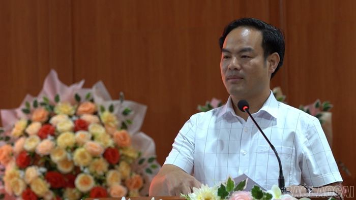 Ông Phạm Thành Long - Phó Bí thư Thường trực Đảng ủy xã Bảo Hà phát biểu tại lễ ra quân.
