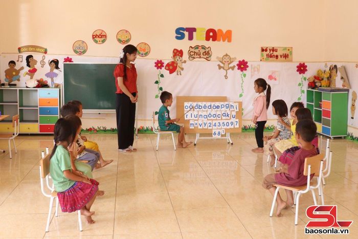 Một giờ học của cô và trò điểm trường mầm non Kéo Ca.
