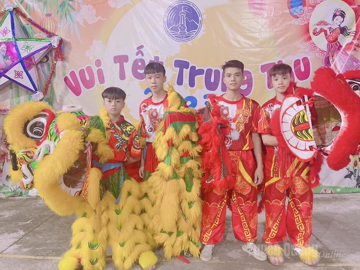 Các nghệ sĩ nhí ở Đoàn Nghệ thuật Lân sư rồng Đường Cảnh Kỳ (phường Hà Giang 2).