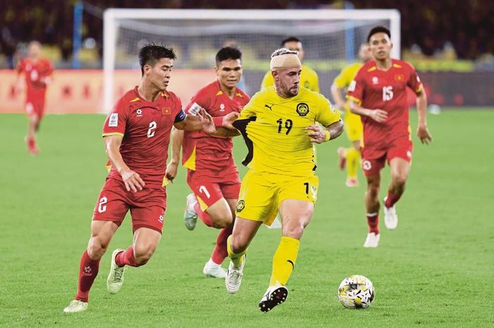 Cầu thủ nhập tịch giúp đội tuyển Malaysia áp đảo đội tuyển Việt Nam và giành chiến thắng 4-0 hồi tháng 6.Ảnh: NST