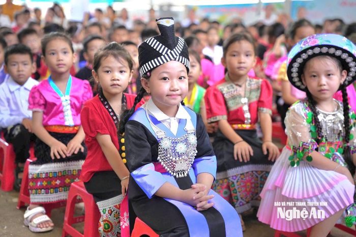 Trong nhịp sống hiện đại, trẻ em miền núi, vùng sâu, vùng xa tuy nhận được sự chăm lo thiết thực từ cộng đồng và các tổ chức xã hội, song đây vẫn là địa bàn còn nhiều khó khăn, cần thêm sự chung tay hỗ trợ. Ảnh: Thanh Quỳnh