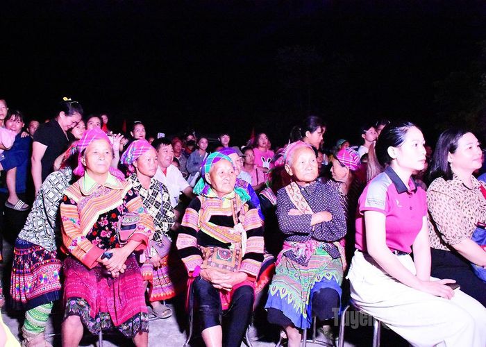 Đông đảo người dân đến dự Ngày hội