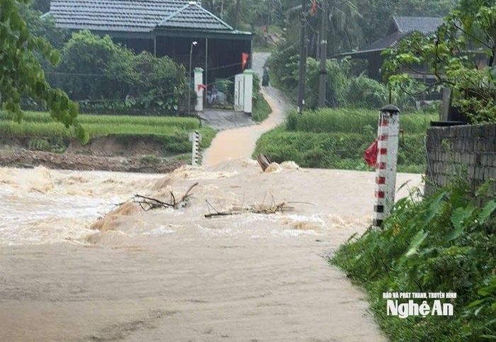 Một điểm tràn ở xã Thông Thụ bị ngập nước. Ảnh: C.T.V