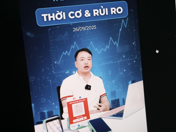  Shark Bình trong buổi livestream gần đây. 