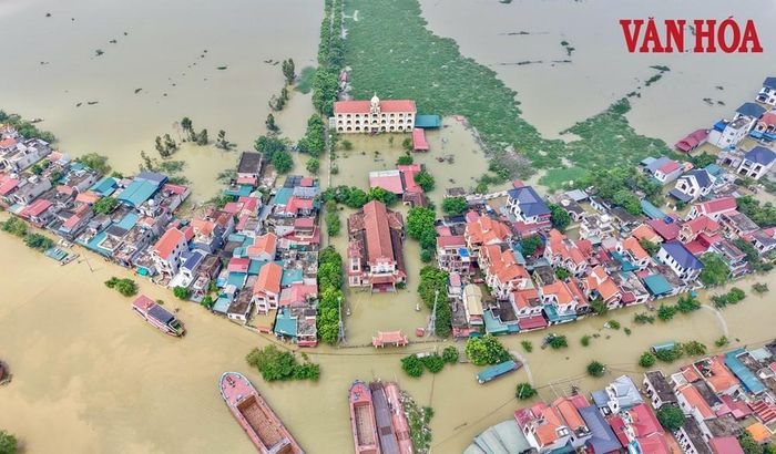 Toàn cảnh thôn Kênh Gà hiện đang bị nước lũ cô lập từ ngày 28.9 đến nay