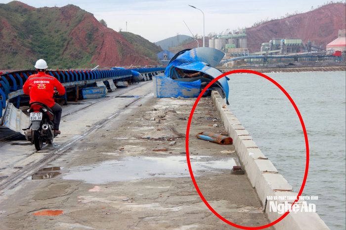 Theo lãnh đạo Cảng Quốc tế Vissai, việc khắc phục bến số 2 sẽ mất khoảng 6 tháng, tuy nhiên, đơn vị sẽ có các giải pháp để dòng chảy hàng hóa không bị gián đoạn. Ảnh: Quang An