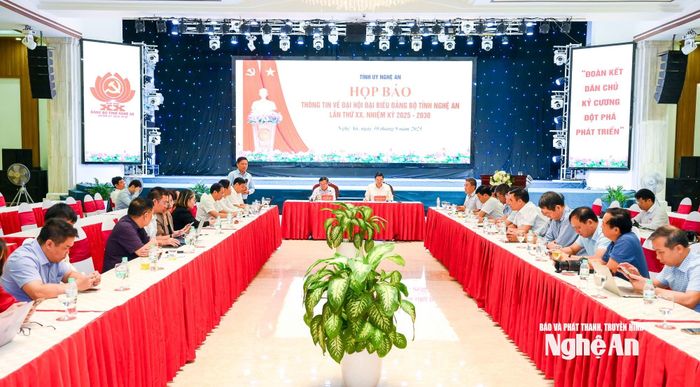 Toàn cảnh họp báo. Ảnh: Thành Cường