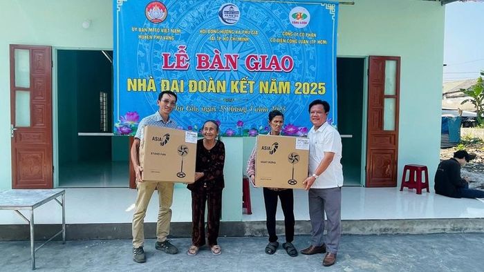 Trong nhiệm kỳ, MTTQ xã Phú Vang xây mới, sửa chữa 19 nhà đại đoàn kết 