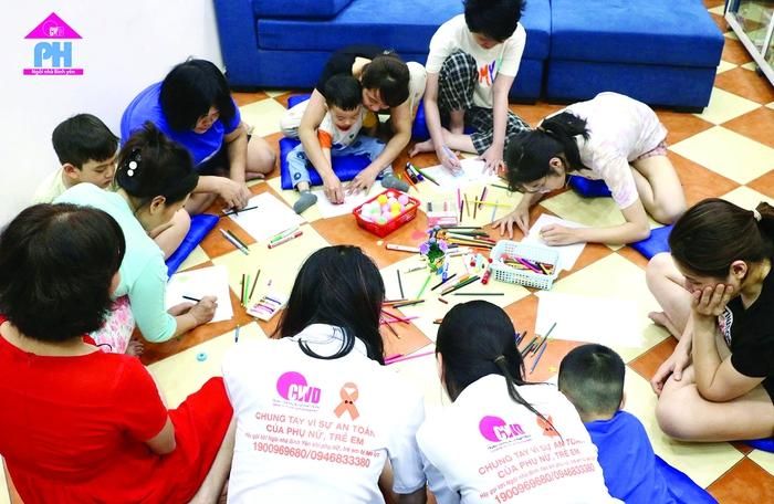 Các nạn nhân tham gia hoạt động tại Ngôi nhà Bình yên