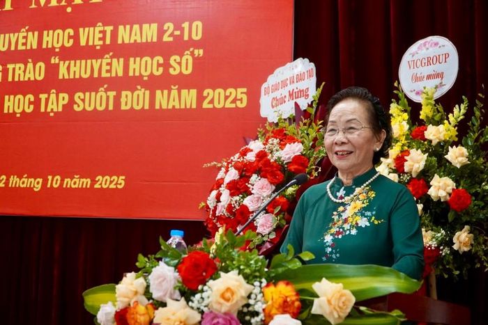 GS.TS Nguyễn Thị Doan - Chủ tịch Hội khuyến học Việt Nam phát biểu.