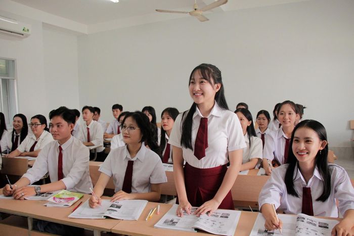 Dù doanh thu nghìn tỷ gây ấn tượng, cơ cấu nguồn thu lại cho thấy một thực tế ít thay đổi: học phí vẫn chiếm tỷ trọng áp đảo.
