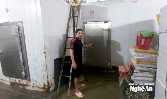 Kho cấp đông của anh Trần Văn Hà luôn đóng cửa những ngày mất điện, nhằm giữ nhiệt độ trong kho. Ảnh: Xuân Hoàng