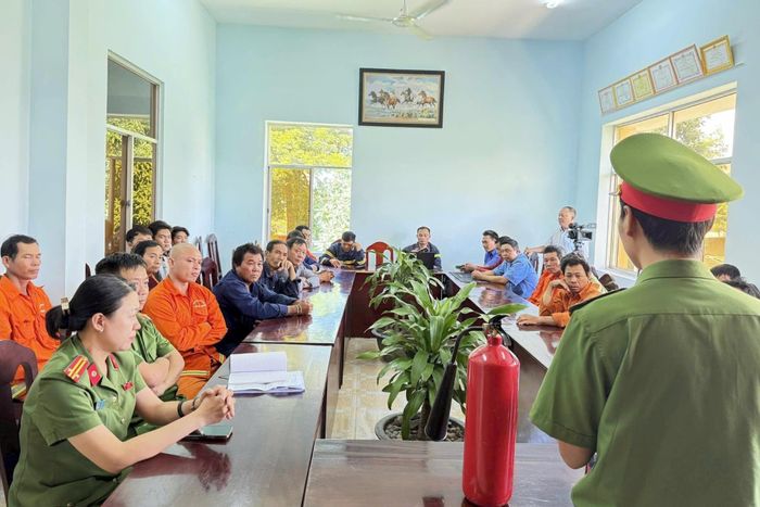 Phổ biến kiến thức pháp luật và các biện pháp đảm bảo an toàn PCCC &amp; CNCH