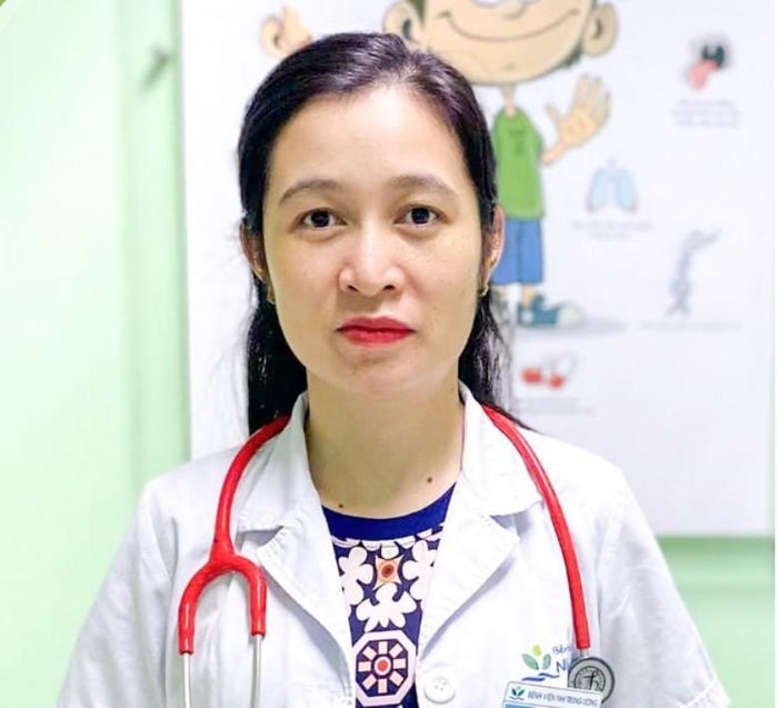  TS.BS Nguyễn Thị Vân Anh – Phó Trưởng khoa Miễn dịch – Dị ứng – Khớp, Bệnh viện Nhi Trung ương dành nhiều tâm huyết điều trị cho T.L trước khi trẻ được ghép tế bào gốc - Ảnh BVCC 