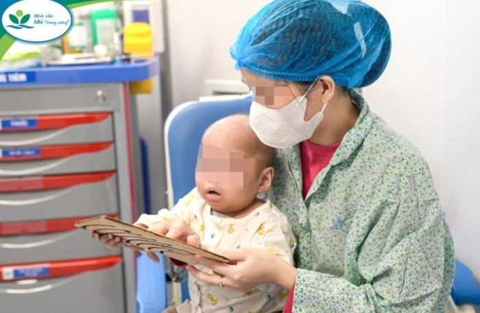  Giờ đây, T.L đã có thể thỏa thích vui chơi, tươi cười như một trẻ khỏe mạnh - Ảnh BVCC 