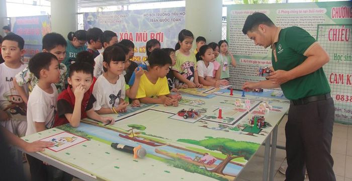  Qua các vòng sơ tuyển, có 60 đội thi lọt vào vòng chung kết Cuộc thi Robothon cấp TP Cần Thơ năm 2025. 