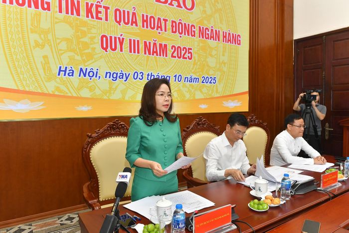 Bà Hà Thu Giang, Vụ trưởng Vụ Tín dụng các ngành kinh tế chia sẻ tại cuộc họp. Ảnh: SBV.