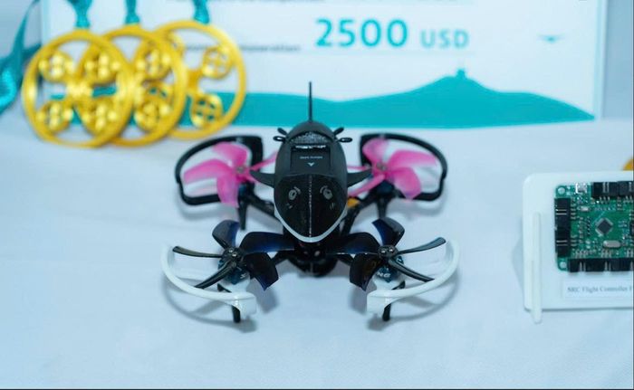  Máy bay không người lái - sản phẩm của sinh viên dưới sự hướng dẫn của giảng viên 