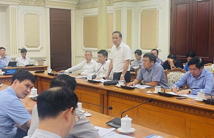 Phó Tổng giám đốc EVNNPT Bùi Văn Kiên nêu các kiến nghị tại buổi làm việc. Ảnh: Văn Giáp/Bnews/vnanet.vn