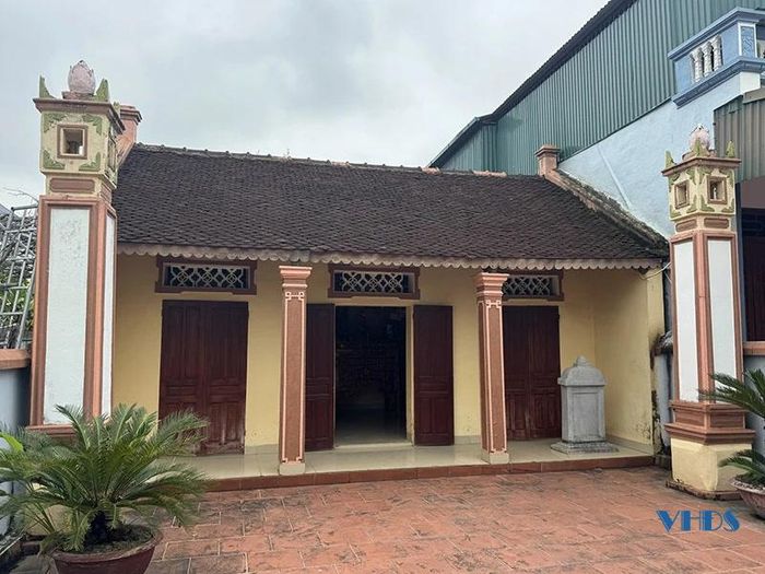 Di tích đền thờ bia ký Thọ Như hầu Nguyễn Chí Hòa ở Tổ dân phố Phúc Triền 1, phường Đông Tiến.