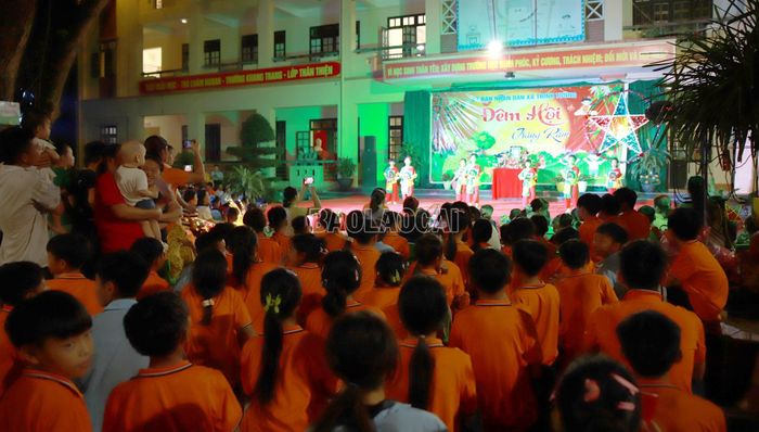  Đoàn đã đến thăm, tặng quà Tết trung thu tại xã Trịnh Tường. 
