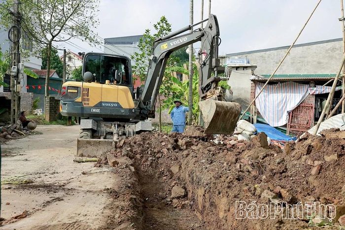 Ngay khi có mặt bằng, đơn vị thi công khẩn trương triển khai lực lượng và phương tiện để thi công dự án